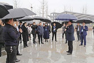 鼎城區(qū)招商推介會(huì)走進(jìn)陽(yáng)明湖公園項(xiàng)目建設(shè)現(xiàn)場(chǎng)